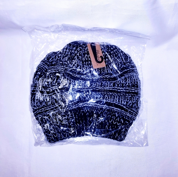 Women's Knit Winter Hat Beanie - Picture 3 of 3